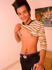 19 years old Asian Thai boy Ruy Chai love to show off for the camera