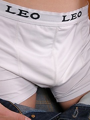 Hot twink shows big cock