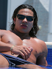 Hung and muscled stud Narcisso Oziel