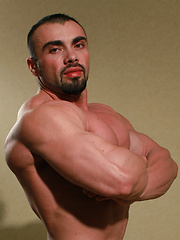 European bodybulder Ivan Dragos photos