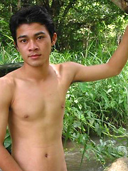 Sexy Thai guy strips in the wild