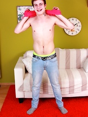 Tattooed Tomas Ashen spews cum on his chest.